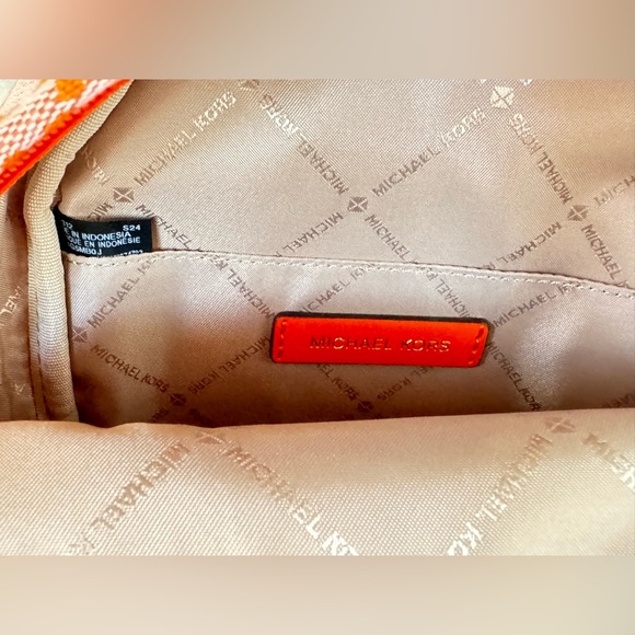 Michael Kors Maisie XS 2 in 1 Backpack MK Poppy - Picture 10 of 14